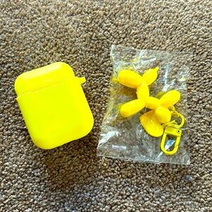 NWOT Ear Bud Case with Balloon Dog Keychain